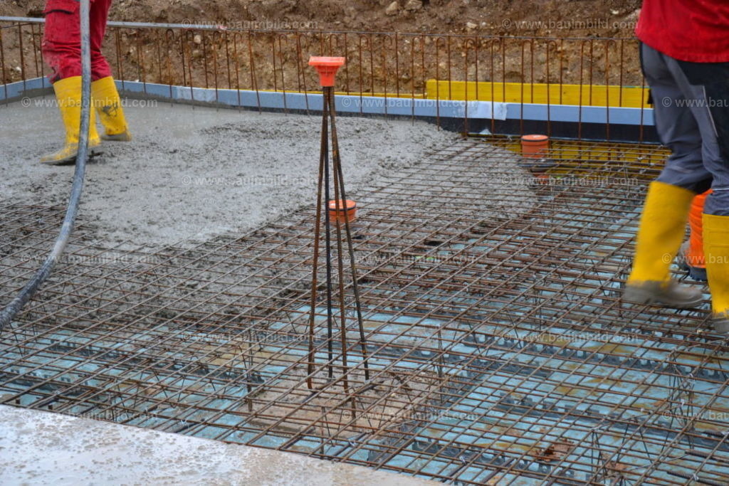 bib-lg04-betonarbeiten-0583 | Nach LV-Leistungsgruppen sortierte Detailfotos über den Bau eines Hauses. Alle Hausbau-Bilder direkt vom Urheber und Autor der Website Haus-Selber-Bauen.com