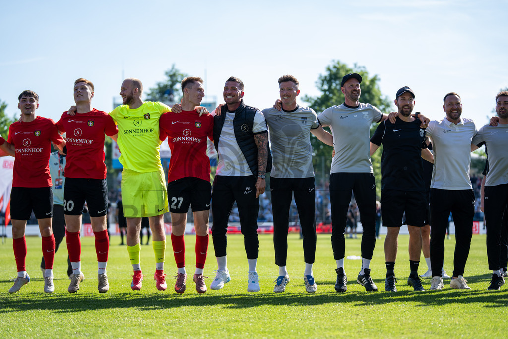 Stuttgarter Kickers vs. SG Sonnenhof Großaspach, Fussball, WFV-Pokal, Finale, 23.05.2026 | Team jubelt nach Abpfiff mit Fans, Zuschauern und Verantwortlichen,Stuttgarter Kickers vs. SG Sonnenhof Großaspach, Fussball, WFV-Pokal, Finale, 23.05.2026