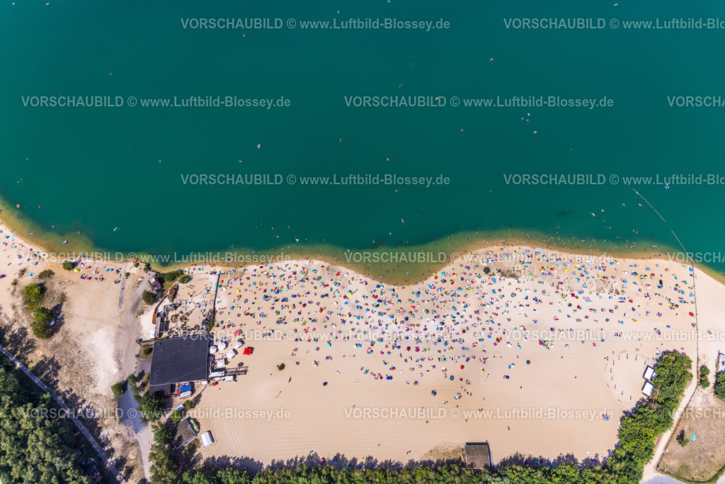 Haltern220800251 | Luftbild Badende im Silbersee Haltern bei Sythen, Ansturm auf das türkisfarbene Wasser bei über 30 Grad,  Lehmbraken, Haltern am See, Ruhrgebiet, Nordrhein-Westfalen, Deutschland