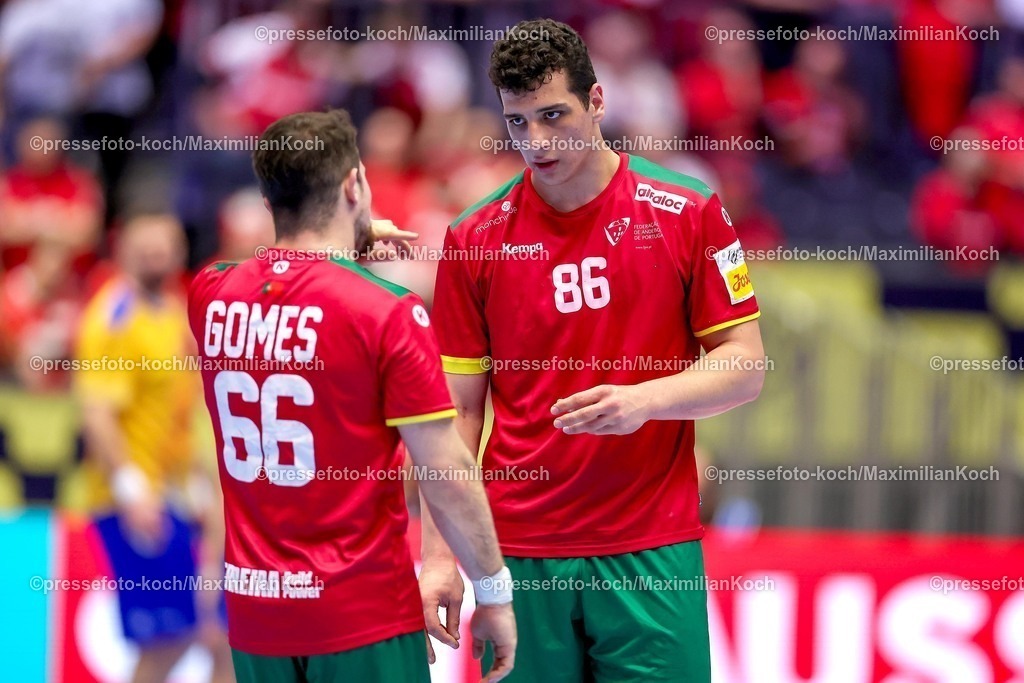 EHF16012601129 | 16.01.2026, Handball, Men's EHF EURO 2026, Portugal - Rumänien, Jyske Bank Boxen in Herning, Dänemark, Preliminary Round:  Ricardo Caldeira Brandao (Portugal #86) neben  Joao Pedro Vinhas Silva Gomes (Portugal #66) 