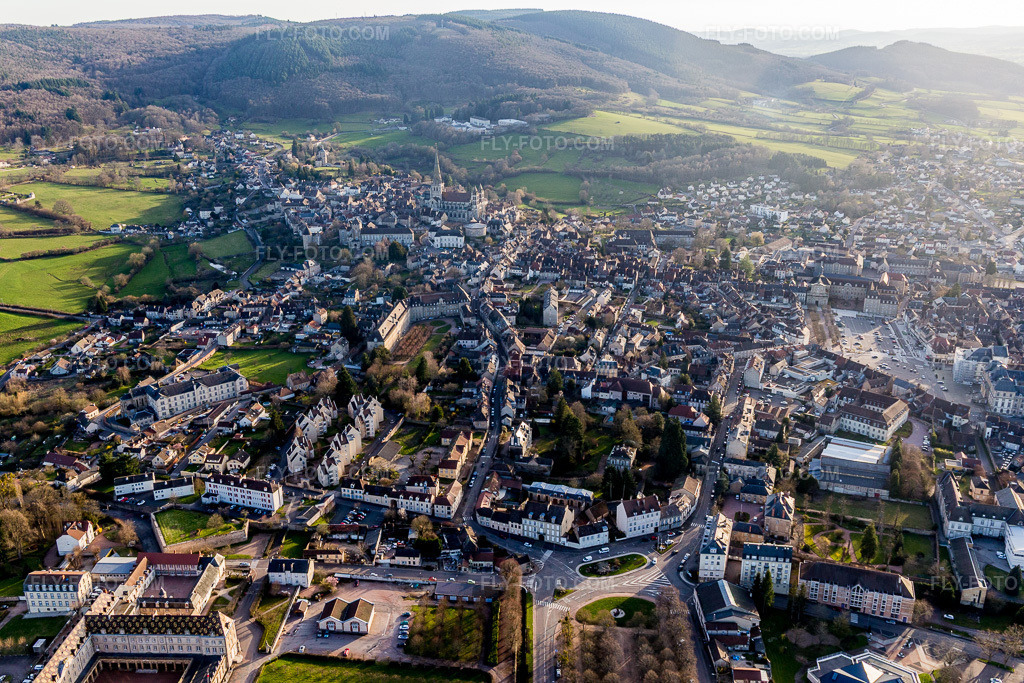 Aerial view: (Burgundy) in Autun in the state Saone et Loire, France. – Photo: IMG_105466.jpg taken on 04/01/2018 by Werner Riehm/FLY-FOTO.com – Resolution of the original: 5472 x 3648 px