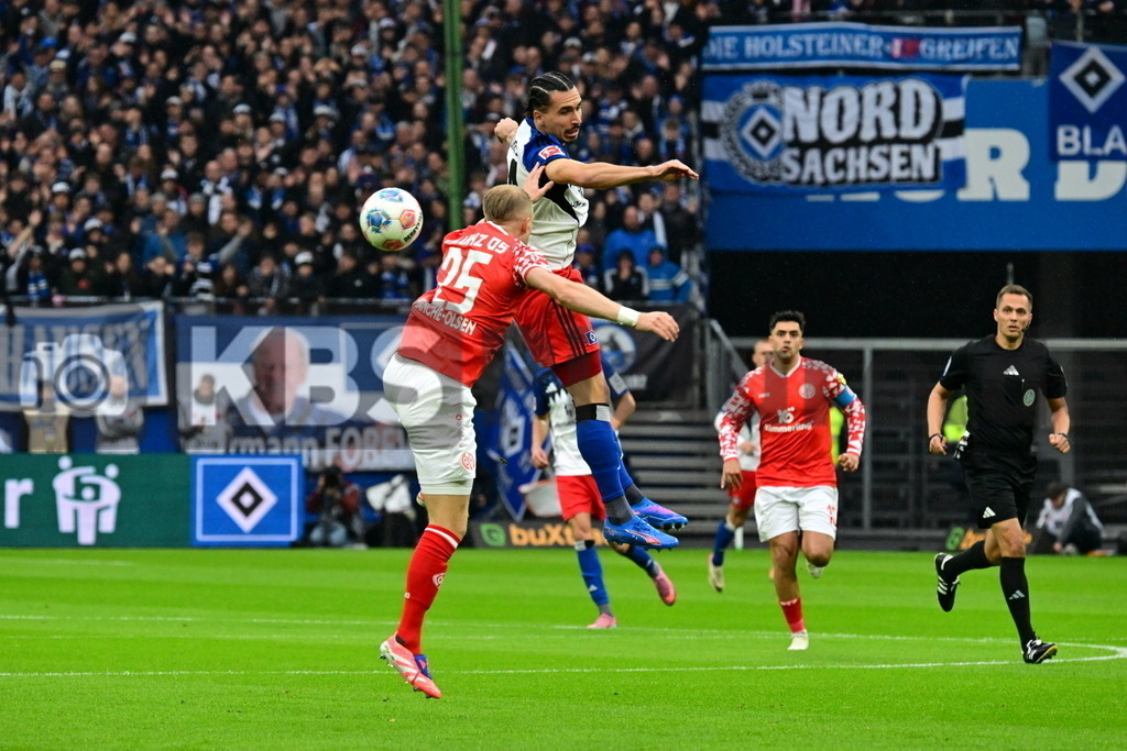 KBS Picture_HSV-Mainz05_011 | v.l. Hanche-Olsen Andreas (1.FSV Mainz05) , Philippe Rayan (HSV) ,Sportplatz :  Volksparkstadion, - Realisiert mit Pictrs.com