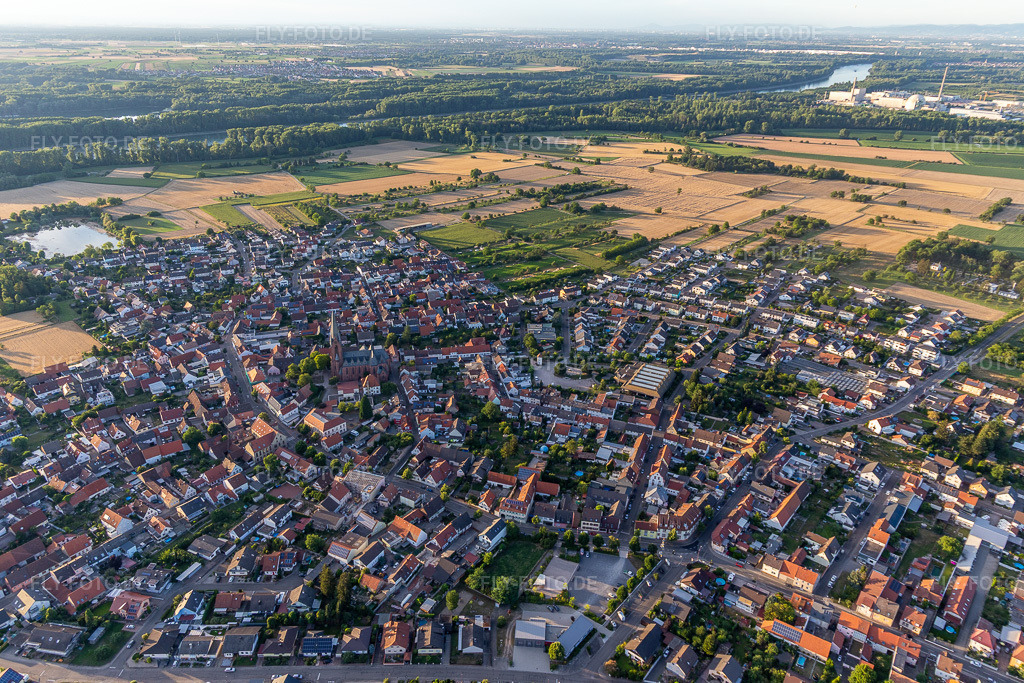 Luftbild: Rheinsheim im Ortsteil Rheinsheim in Philippsburg im Bundesland Baden-Württemberg in Deutschland. Foto: IMG_133533.jpg vom 12.07.2022 durch Werner Riehm/FLY-FOTO.deStadt Philippsburg