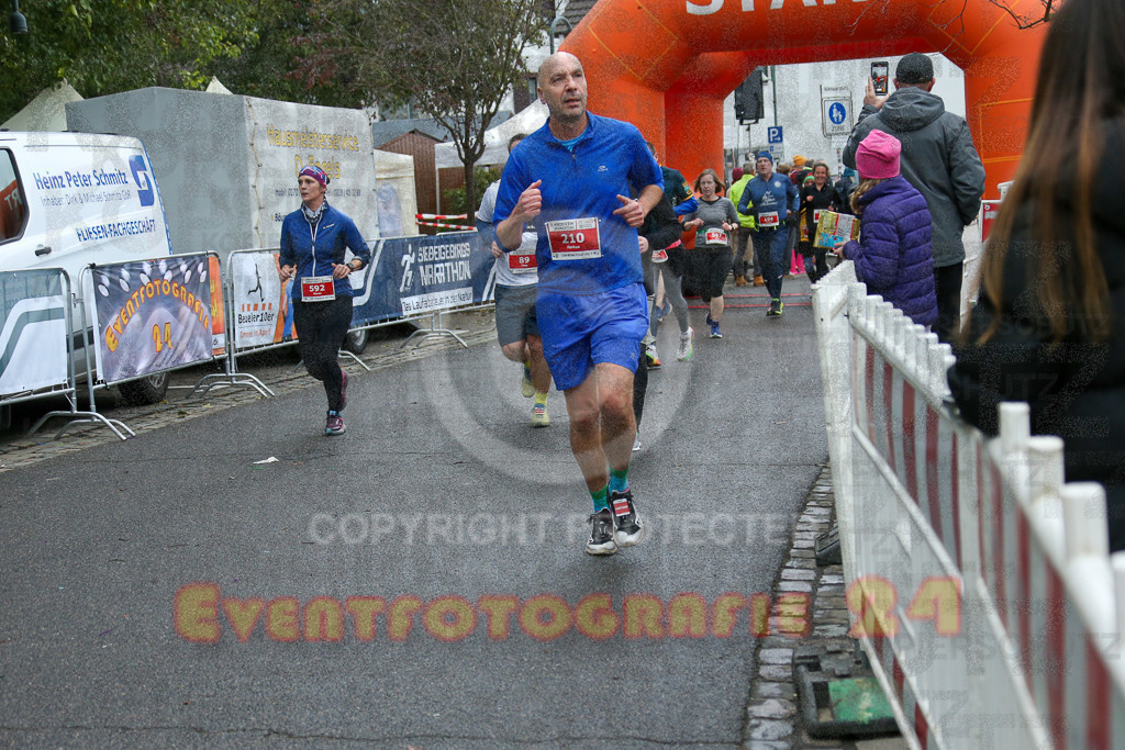 251130_1144_EX1_8537 | Sportfotografie im Rhein-Sieg Kreis, Köln, Bonn, NRW, Rheinland Pfalz, Hessen, etc. Unser Tätigkeitsfeld umfasst den Laufsport vom Volkslauf über den Marathon, Duathlon, Triathon bis zum Ultralauf wie Kölnpfad Ultra oder Schindertrail.