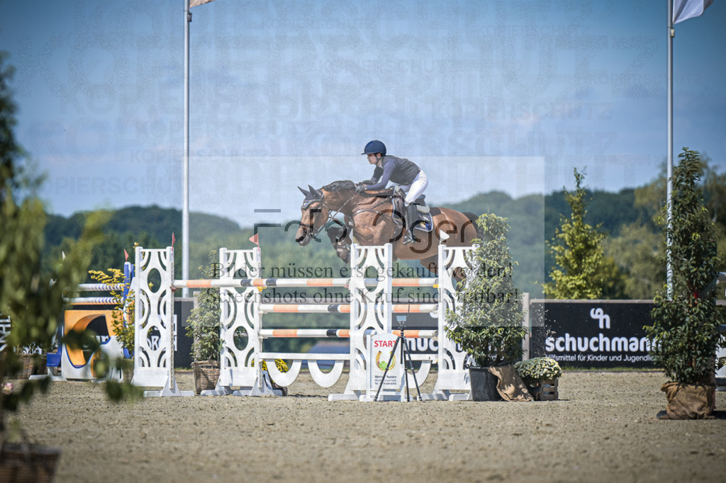 DOS_3682 | Entdecke hochwertige Reitturnierfotos von Foto Oger. Professionell, emotional und authentisch – jetzt Lieblingsmomente im Shop bestellen.Deutschlandweite Turnierfotografie. - Realisiert mit Pictrs.com