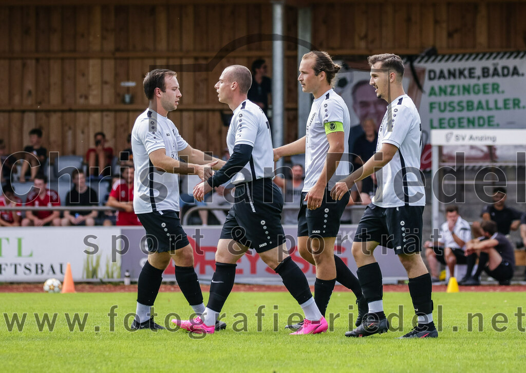 2023-07-23_046_SV_Anzing_gegen_SC_Kirchasch | Anzing, Deutschland, 23.07.2023:
Fußball, Kreisliga 2023 / 2024, Testspiel, SV Anzing gegen SC Kirchasch, Endergebnis: 5:1

Tim Schuster (SV Anzing, #19), Peter Rauch (SV Anzing, #6), Granit Lezi (SV Anzing, #18)

Foto: Christian Riedel / fotografie-riedel.net
