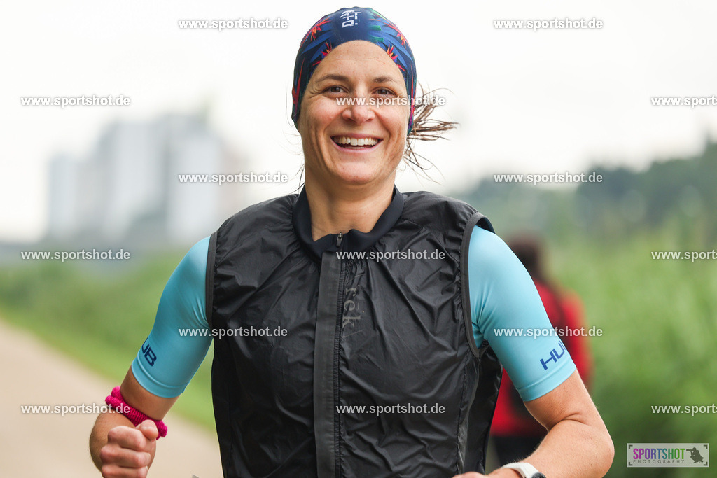 LUR_1944 | 34. M-net Erlanger Triathlon 2025 #erlangertriathlon  #mnettriathlon2025 #mnettriathlon #team #olympischedistanz #mitteldistanz #triathlon #maindonaukanal  #erlangertriathlon2025 #yourpictrs #tv1848 #tv1848erlangen  #triathlonbayern #sportinerlangen #demsportverbunden #sportshot_your_pictrs Copyright: www.sportshot.de
