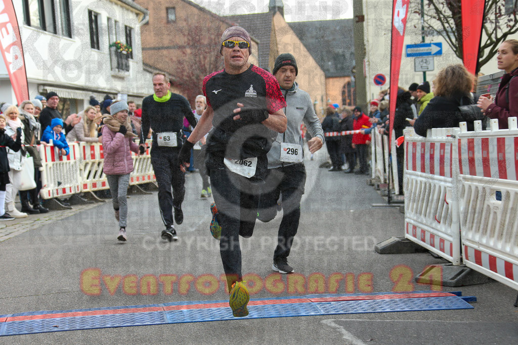 221127_1220_EX1_2496 | Sportfotografie im Rhein-Sieg Kreis, Köln, Bonn, NRW, Rheinland Pfalz, Hessen, etc. Unser Tätigkeitsfeld umfasst den Laufsport vom Volkslauf über den Marathon, Duathlon, Triathon bis zum Ultralauf wie Kölnpfad Ultra oder Schindertrail.
