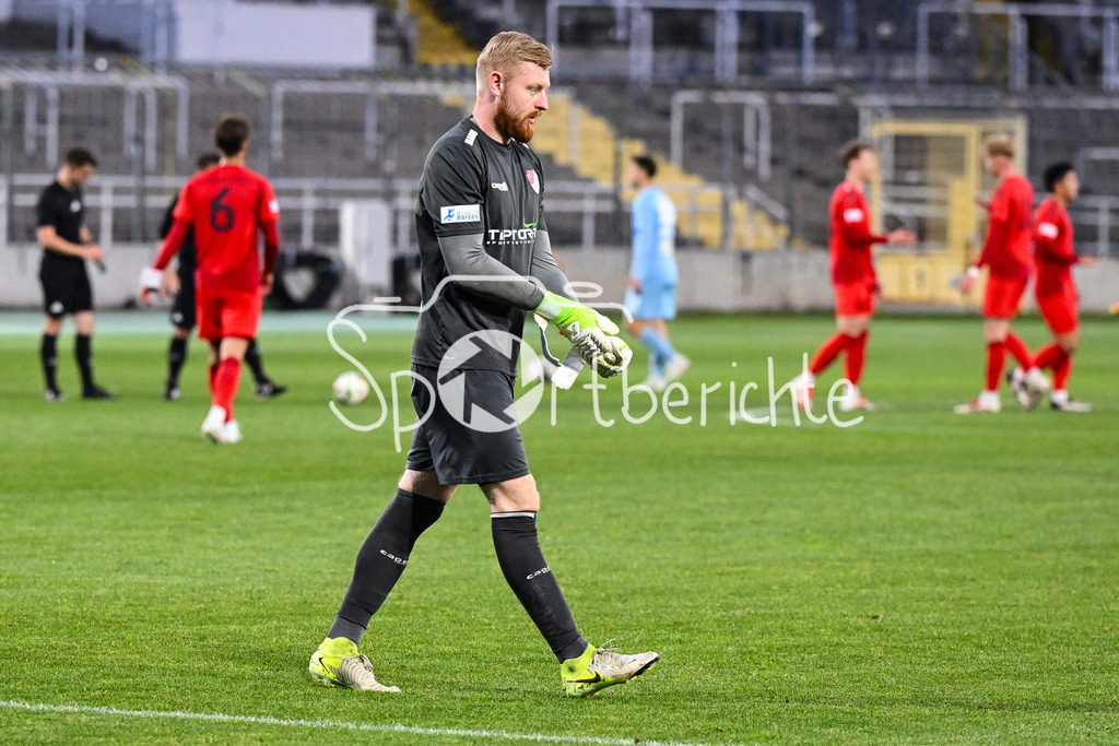 FC Bayern Amateure - Türkgücü München | Nach der Niederlage bei den Bayern steht der Abstieg fuer Tuerkguecue Muenchen fest / Felix THIEL (Tuerkguecue Muenchen 1) / Regionalliga Bayern: FC Bayern Muenchen II - Tuerkguecue Muenchen, Gruenwalder Stadion am 09.05.2025