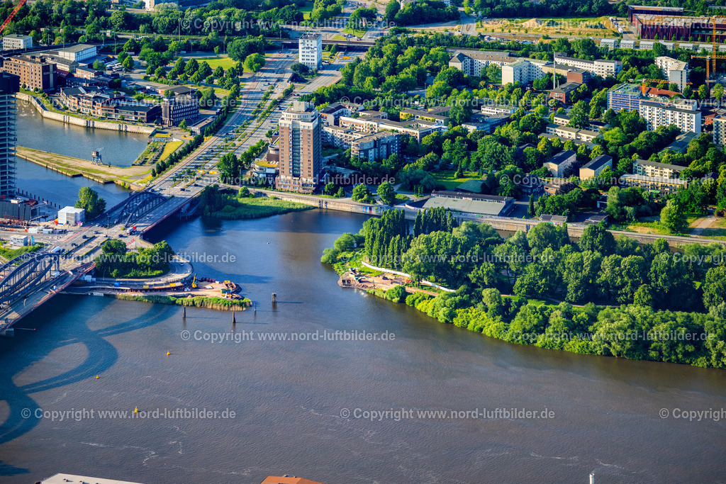 Hamburg_Elbbrücken_Hafencity_Baustelle_Entenwerderbrücke_ELS_6396160625 | HAMBURG 16.06.2025 Neubau eines Brückenbauwerk entlang der Veddeler Brückenstraße über der Elbe im Ortsteil Rothenburgsort in Hamburg, Deutschland. // New construction of a bridge structure along the Veddeler Brueckenstrasse over the Elbe in the Rothenburgsort district in Hamburg, Germany. Foto: Martin Elsen