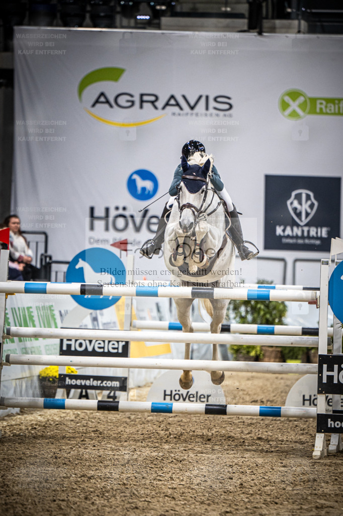 DOS_1974 | Entdecke hochwertige Reitturnierfotos von Foto Oger. Professionell, emotional und authentisch – jetzt Lieblingsmomente im Shop bestellen. - Realisiert mit Pictrs.com