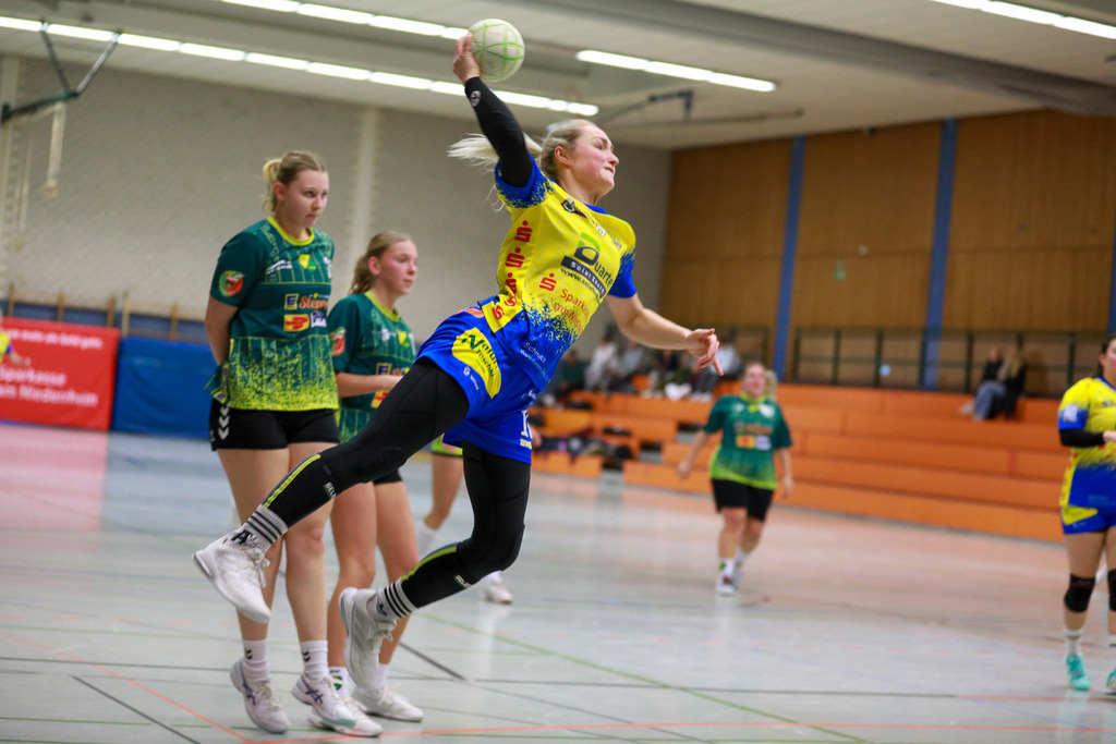 SVN_ SVFriedrichsfeld_141224_013 | Bildergalerie von Sport-Ereignissen aber auch von weiteren spannenden Dingen - nicht nur vom Niederrhein. In Anlehnung an den bekannten Spruch von Hanns Dieter Hüsch heißt das Motto: "Niederrhein ist überall".  - Realisiert mit Pictrs.com