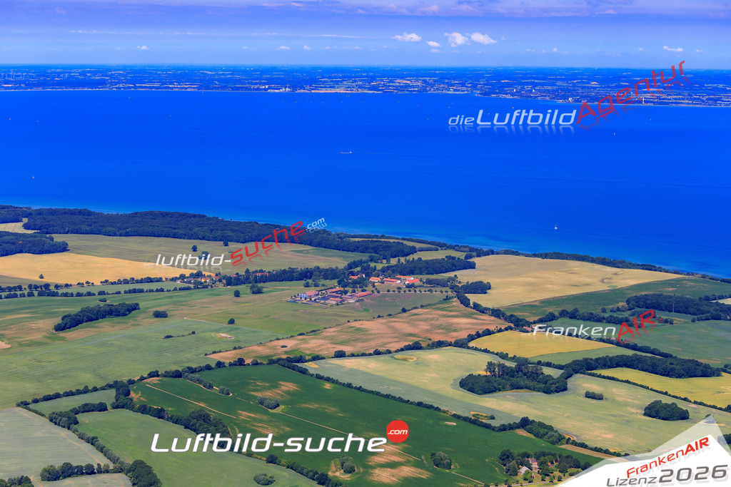 Die Luftbildaufnahme Brook - Kalkhorst wurde 2018 mittels Flugzeug (keine Drohne) erstellt. Perfekte Schärfe und Druck- Auflösung- Garantiert!