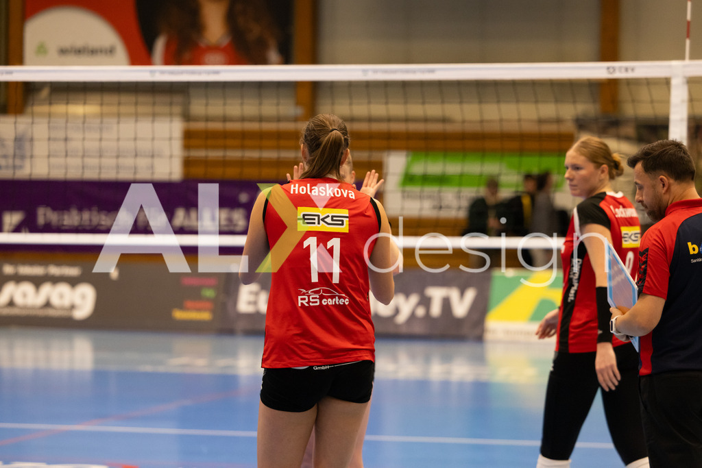 Volleyball I Frauen I Saison 2025-2026 I CEV Volleyball Challenge Cup 2026 | Women I 16th Finals I VC Kanti Schaffhausen - TJ Ostrava I 03.12.2025 | VC Kanti Schaffhausen - 11 Kateřina Holásková (CZ) – Mitte - Realisiert mit Pictrs.com