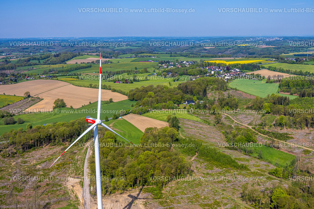 Breckerfeld240504735 | Luftbild, AVU Windrad nahe der Brantener Straße, Baustelle mit Neubau, Waldgebiet Landwehr mit Waldschäden, Hügellandschaft Fernsicht, Branten, Breckerfeld, Ruhrgebiet, Nordrhein-Westfalen, Deutschland