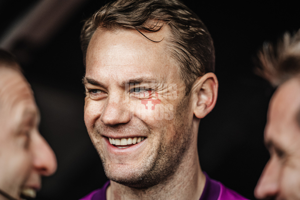 Fußball | Männer | Saison 2025/2026  | Fußball-Bundesliga | 29. Spieltag | FC St. Pauli vs. FC Bayern München | 11.04.2026 | Manuel Neuer (#1, FC Bayern München) auf dem Weg ins Stadion