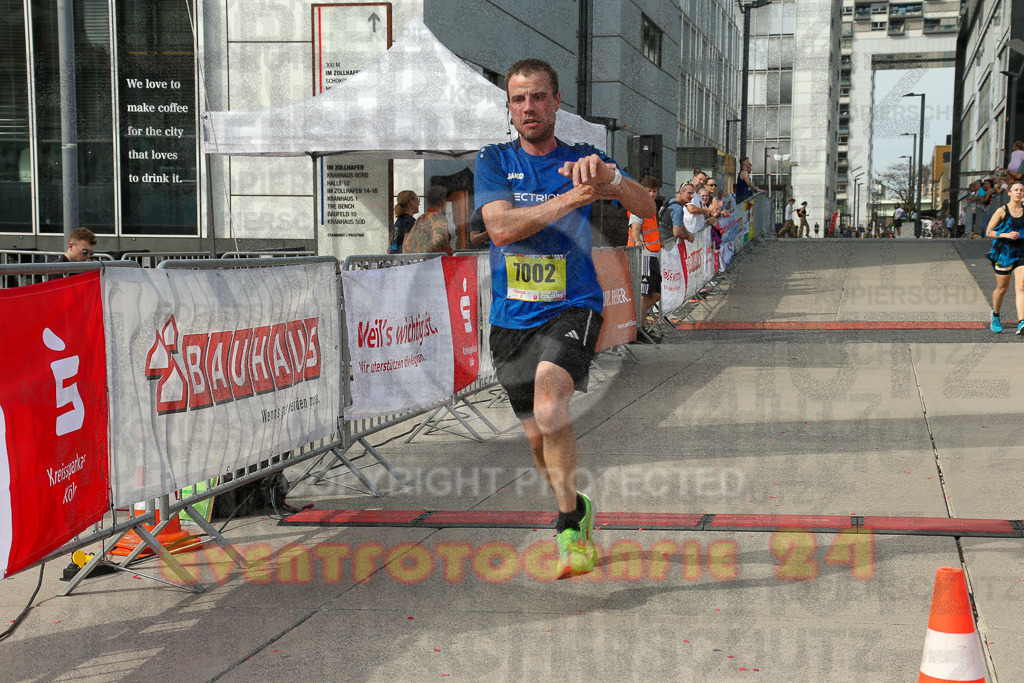 250920_1512_EX1_8564 | Sportfotografie im Rhein-Sieg Kreis, Köln, Bonn, NRW, Rheinland Pfalz, Hessen, etc. Unser Tätigkeitsfeld umfasst den Laufsport vom Volkslauf über den Marathon, Duathlon, Triathon bis zum Ultralauf wie Kölnpfad Ultra oder Schindertrail.