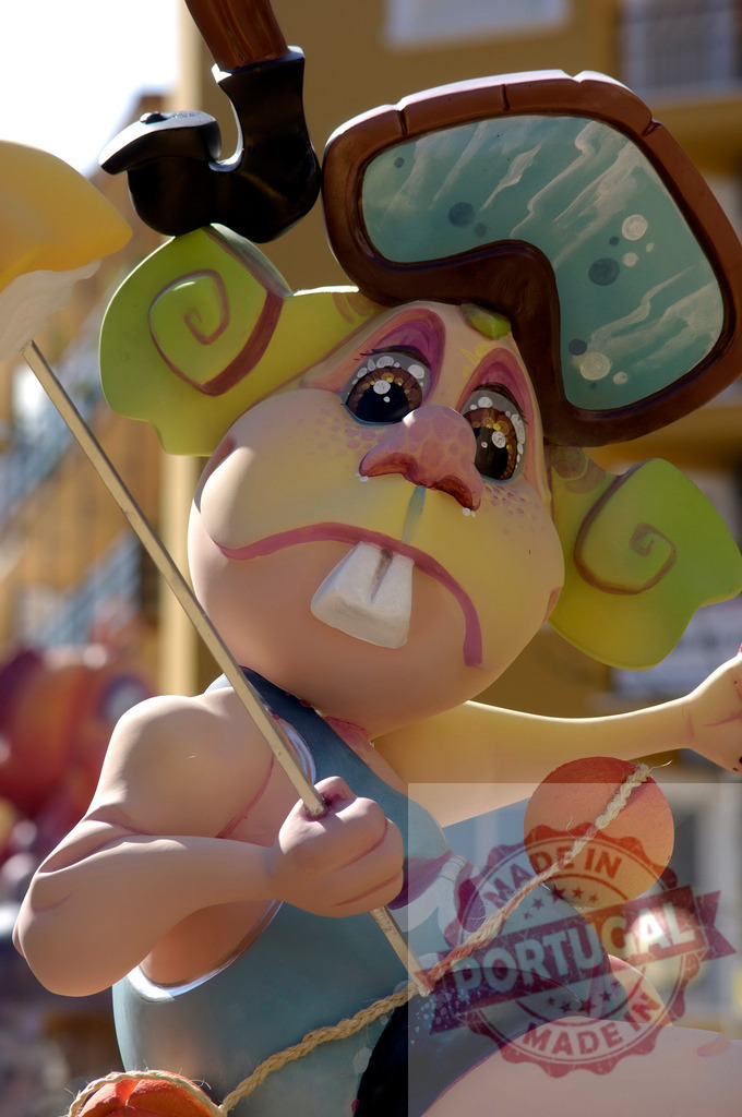Falla ninot character wearing snorkel mask and swimsuit | Colorful Falla ninot sculpture portraying a character with large teeth and a snorkel mask - Realisiert mit Pictrs.com