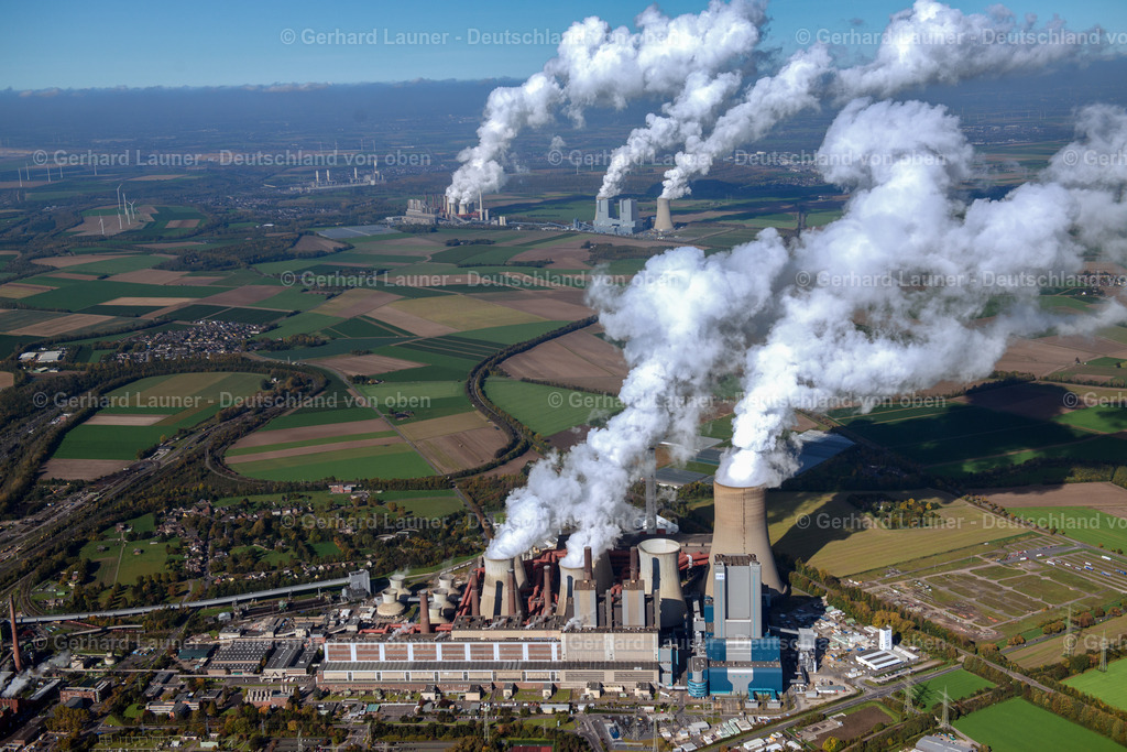 3704487 | NIEDERAUßEM 14.10.2017 Kohle- Kraftwerksanlagen des RWE Power AG Kraftwerk Niederaußem in Bergheim im Bundesland Nordrhein-Westfalen, Deutschland. Weiterführende Informationen bei: RWE AG. // Coal power plants of the RWE Power AG Kraftwerk Niederaussem in Bergheim in the state North Rhine-Westphalia, Germany. Further information at: RWE AG. Foto: Gerhard Launer