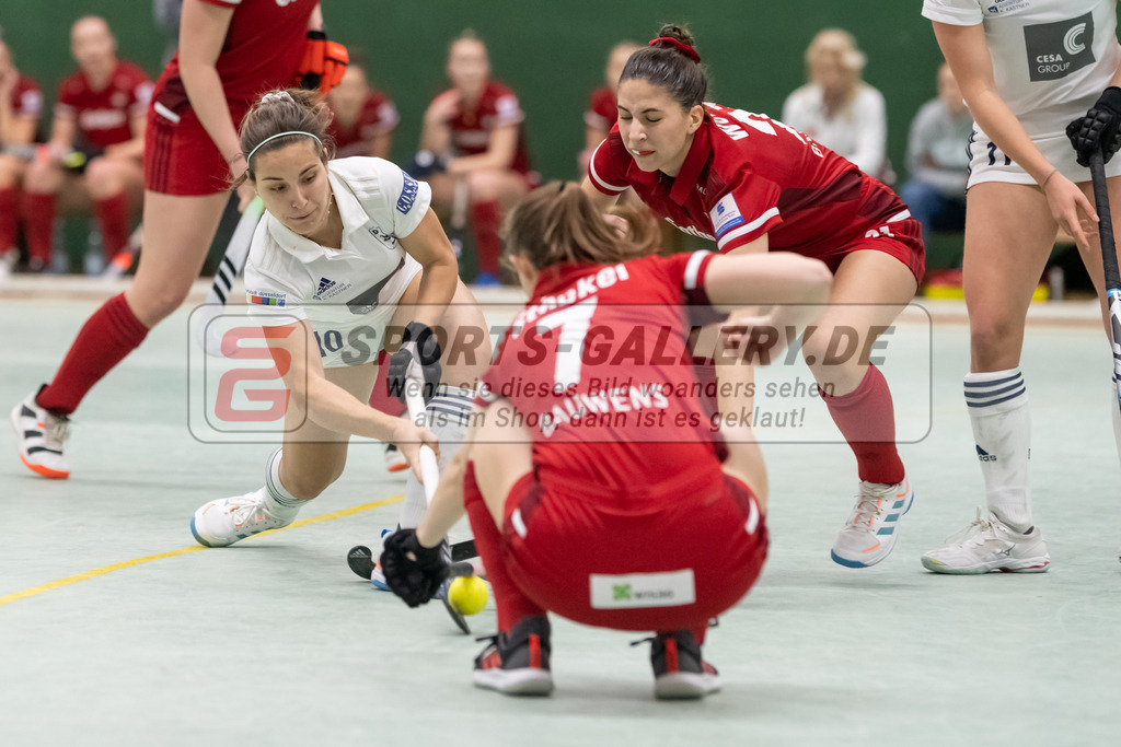 SFE_20230108_0049 | 1. Bundesliga Hockey Damen Rot-Weiss Köln - Düsseldorfer HC am 08.01.2023 in Köln (KTHC Stadion Rot-Weiss Köln Tennis and Hockey Club), Photo: Stephan Fehrmann 2022 (Sports-Gallery),Ycart Clara ( Düsseldorfer HC #10 )