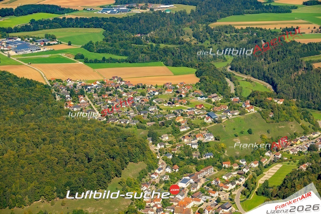 Das Luftbild zeigt : Wohngebiet Immobilie Breitenbrunn - Die Luftaufnahme wurde 2023 vom UL-Flugzeug aus erstellt ( keine Drohne ) - Hochauflösende Luftaufnahme - Für grossformatige Ausdrucke geeignet. Die Geschenkidee !Mit Lizenz und Bildrechte bestellbar