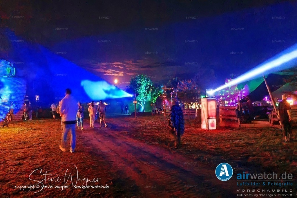 Bachblyten® Festival 2023 | Entdecken Sie atemberaubende Luftbilder und Fotografien auf airwatch.de - Tauchen Sie ein in eine Welt voller faszinierender Aufnahmen aus der Vogelperspektive.