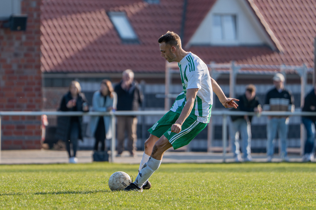 Fußball I Herren I Saison 2025-2026 I Bezirksliga Weser-Ems 4 I 24. Spieltag I TuS Lutten - TuS Frisia Goldenstedt I 13611 | jns.sportfotos - Realisiert mit Pictrs.com
