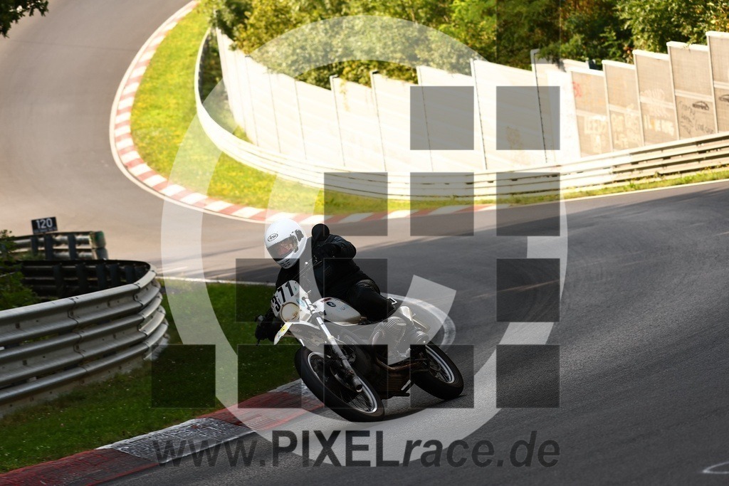 0371-20250814_03433 | Schöne Erinnerungen an spannende Momente - das festzuhalten ist unser Job. PIXELrace.de ist seit 2003 auf den Rennstrecken Europas unterwegs um die Action draußen beim Fahren und die wunderbare Stimmung imm Fahrerlager für euch einzufangen.