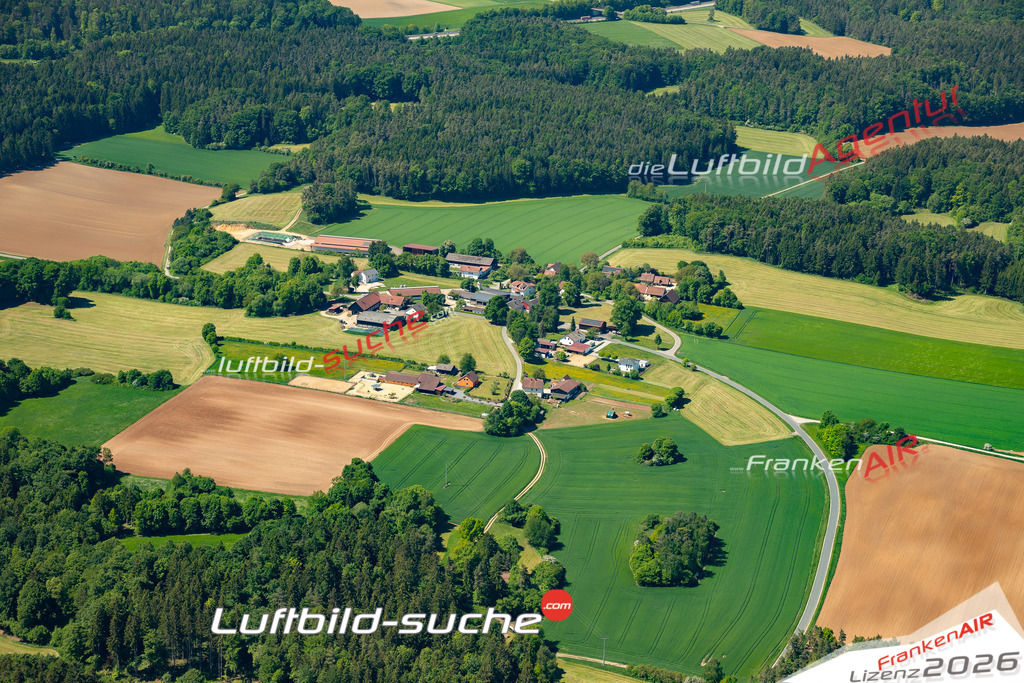 Luftaufnahme Oberhof Ursensollen - Die Luftaufnahme wurde 2025 vom UL-Flugzeug heraus erstellt ( keine Drohne ) - Hochauflösende Luftaufnahme - für professionelle Ausdrucke geeignet. Die Geschenkidee !Mit Lizenz und Bildrechte bestellbar