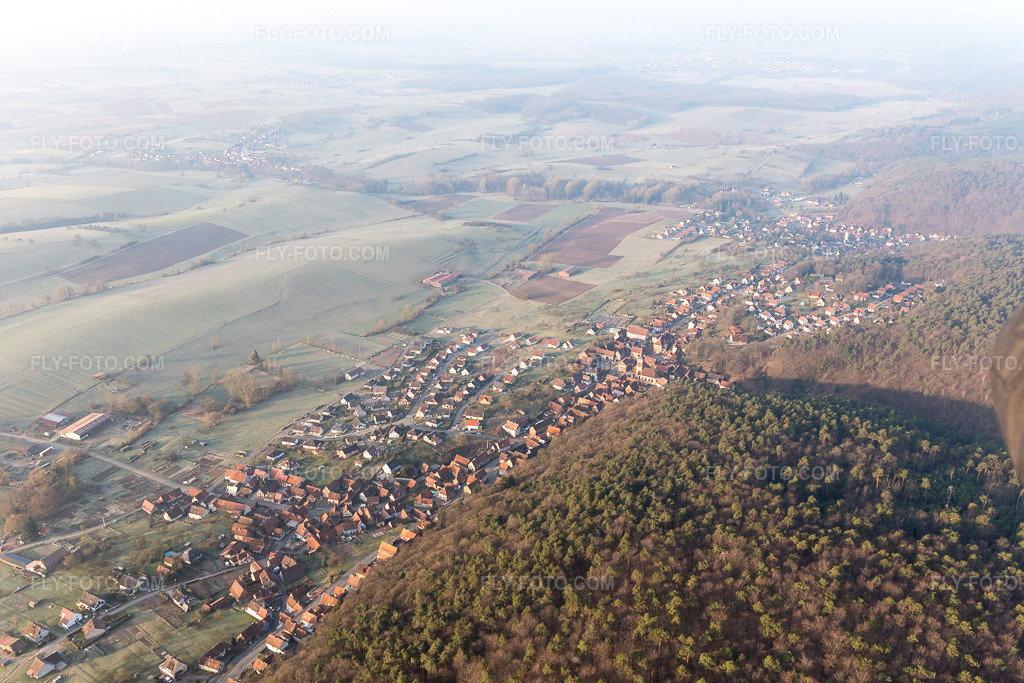 Aerial view: View of the town in Offwiller in the state Bas-Rhin, France.Photo: IMG_105269.jpg taken on 03/25/2018 by Werner Riehm/FLY-FOTO.comResolution of the original: 5472 x 3648 px