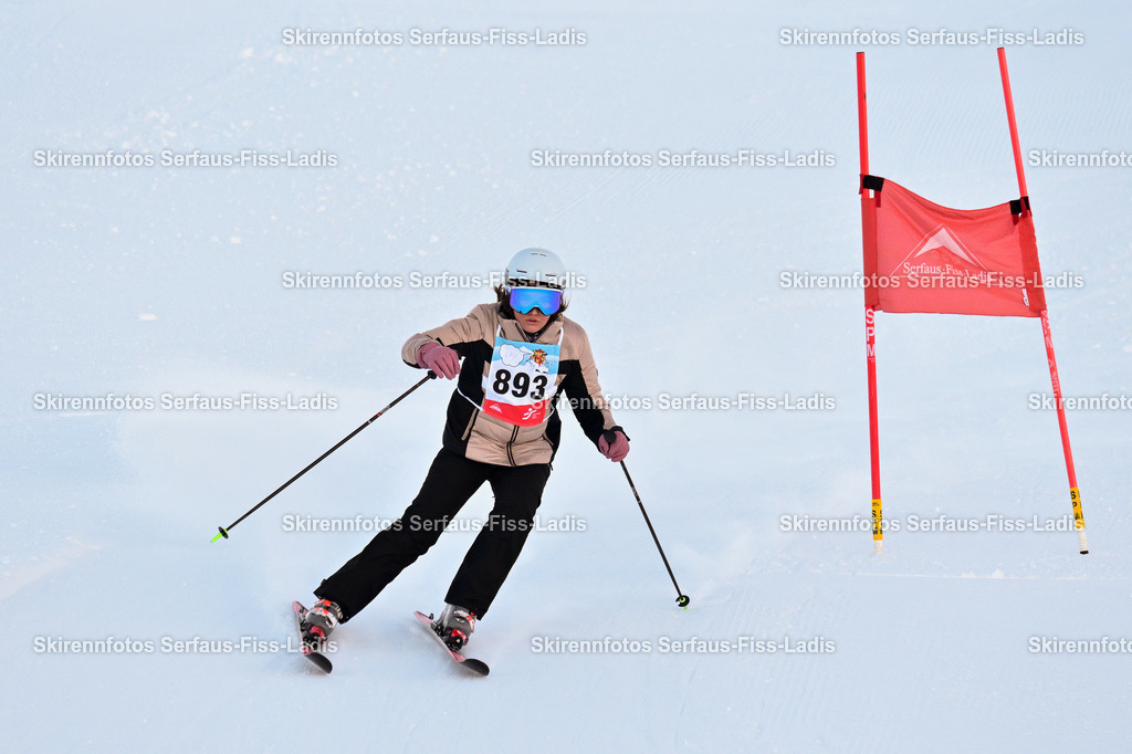 SRF_25.12.2025_0285 | Skirennfotos,Serfaus,Fiss,Ladis,Kinderskirennen,Winter,Tirol,Oberland,skirace,SFL,feelfree,weil wir's genießen,ski,Ski,skifahren,Sonnenplateau, - Realisiert mit Pictrs.com