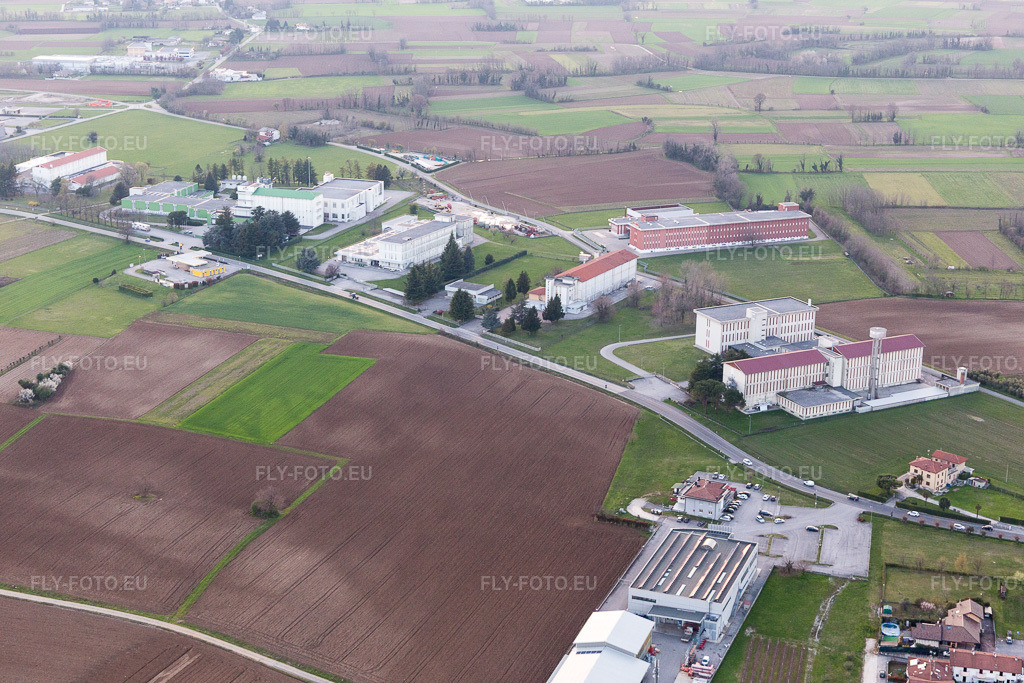 Vue aérienne: Vue de la ville à San Daniele del Friuli dans le département Udine, Italie. Photo: IMG_105633.jpg prise le 07/04/2018 par Werner Riehm/FLY-FOTO.euRésolution de l'original: 5472 x 3648 px