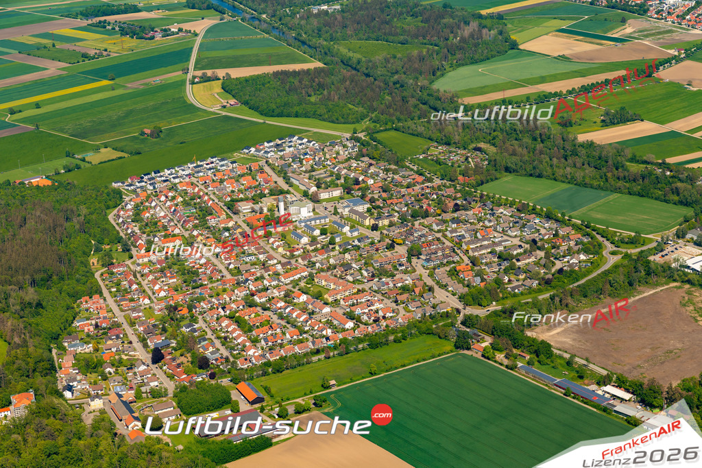 Das Luftbild zeigt : Straßberg Bobingen - Die Luftaufnahme wurde 2024 vom UL-Flugzeug aus erstellt ( keine Drohne ) - Hochauflösende Luftaufnahme - Für grossformatige Ausdrucke geeignet. Die Geschenkidee !Mit Lizenz und Bildrechte bestellbar