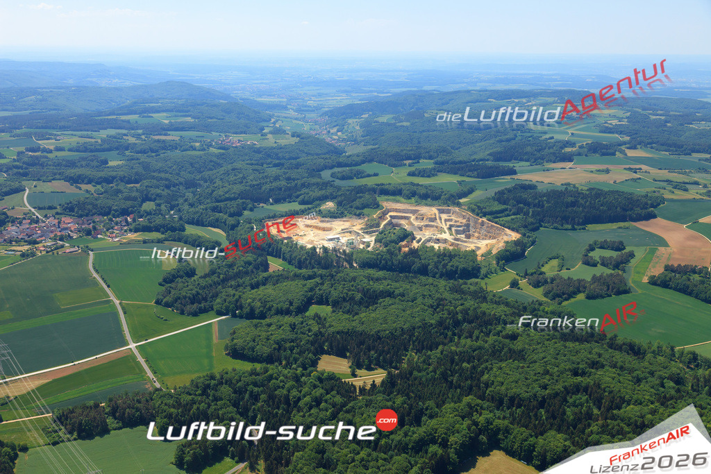Die Luftaufnahme Reuth - Lichtenfels wurde vom UL-Flugzeug (keine Drohne) aus fotografiert.Hohe Druck- Auflösung-die Geschenkidee!