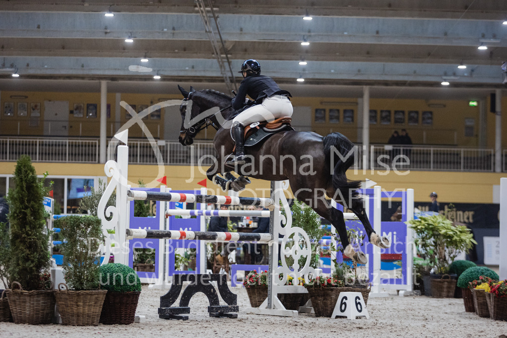 230211_Warstein_M2-Spr-215 | Deine schönsten Turniermomente als professionelle Fotos! Entdecke hochwertige Pferdesport-Fotografie im Online-Shop. Jetzt Fotos finden & bestellen!