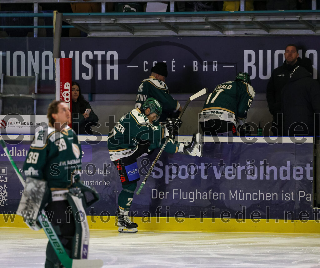 2026-01-09_015_TSV_Erding_gegen_Stuttgart_Rebels | Erding, Deutschland, 09.01.2026:Eishockey, Oberliga Süd 2025 / 2026, 35. Spieltag, TSV Erding gegen Stuttgart Rebels, Endergebnis: Mark Waldhausen (Erding Gladiators, #27)Foto: Christian Riedel / fotografie-riedel.net