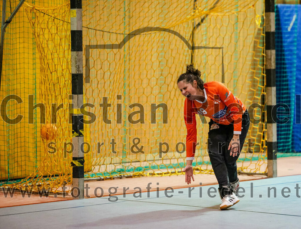 2024-01-27_060_SpVgg_Altenerding_II_gegen_TV_Altoetting_II | Erding, Deutschland, 27.01.2024:
Handball, Bezirksliga Frauen Altbayern 2023 / 2024, 10. Spieltag, SpVgg Altenerding II gegen TV Altötting II, Endergebnis: 17:29

Torfrau Nicole Steinbrecher (SpVgg Altenerding, #99)

Foto: Christian Riedel / fotografie-riedel.net