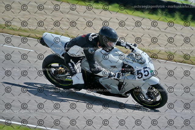 26BT02-1068 | markuskiefer.com - Realisiert mit Pictrs.com