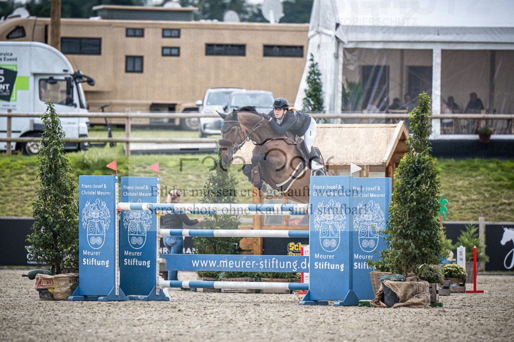 DOS_6917 | Entdecke hochwertige Reitturnierfotos von Foto Oger. Professionell, emotional und authentisch – jetzt Lieblingsmomente im Shop bestellen.Deutschlandweite Turnierfotografie. - Realisiert mit Pictrs.com