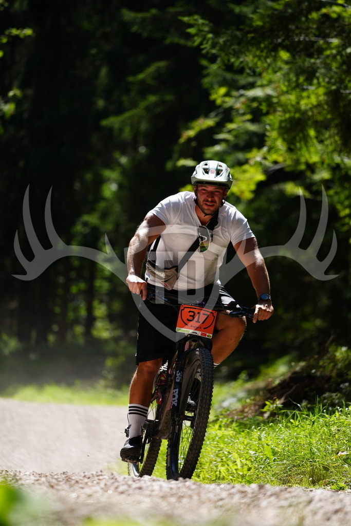 FC102201 | Fotogalerie der Treibjagd im Dunkelwald - Dein MTB Etappenrennen im Erzgebirge - Realisiert mit Pictrs.com