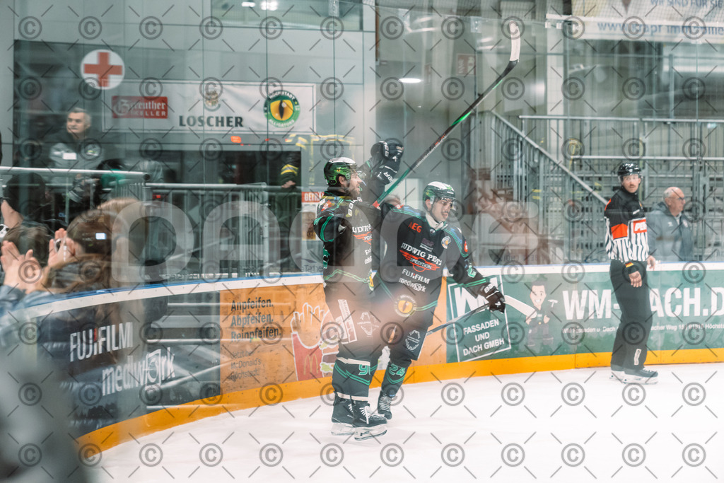 Alligators_vs_Peiting_25_11_2025-64 | Höchstadt Alligators Fotogalerie: Eishockey-Action aus Franken. Professionelle Spielfotos, Portraits & Stadionbilder zum Download. Jetzt entdecken! - Realisiert mit Pictrs.com