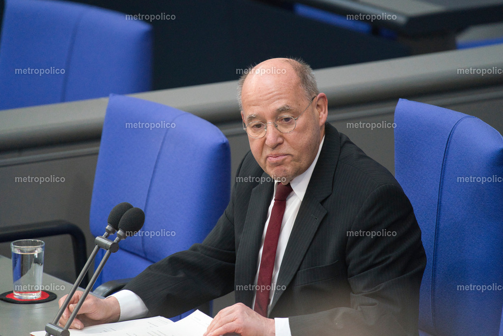 Gregor Gysi in seiner Rolle als Alterspräsident (4) | Metropolico