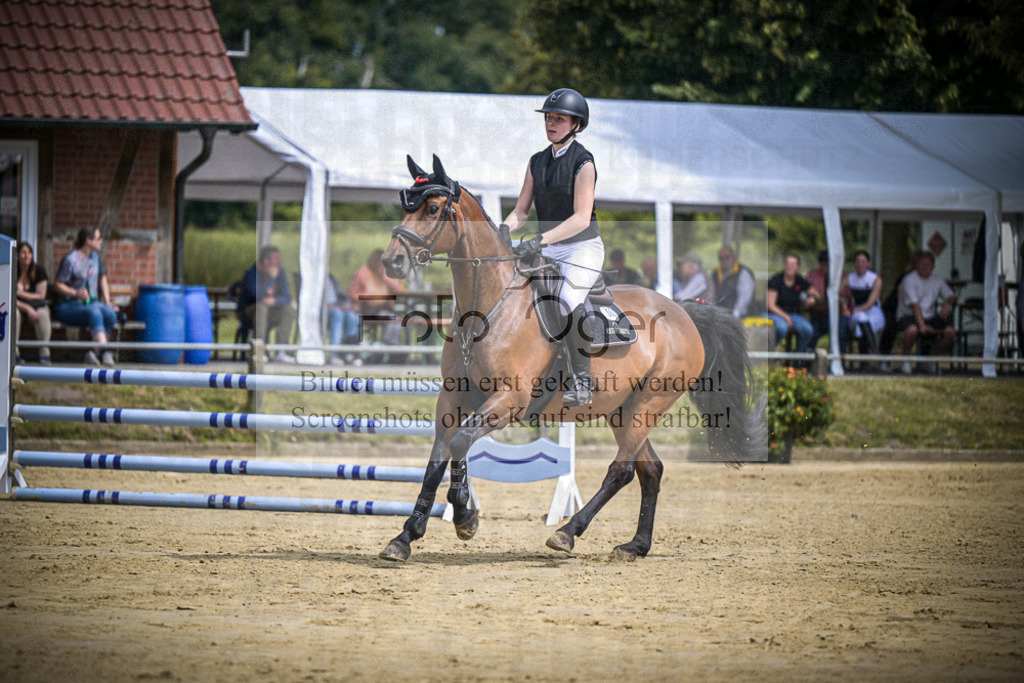 DOS_5880 | Entdecke hochwertige Reitturnierfotos von Foto Oger. Professionell, emotional und authentisch – jetzt Lieblingsmomente im Shop bestellen.Deutschlandweite Turnierfotografie. - Realisiert mit Pictrs.com