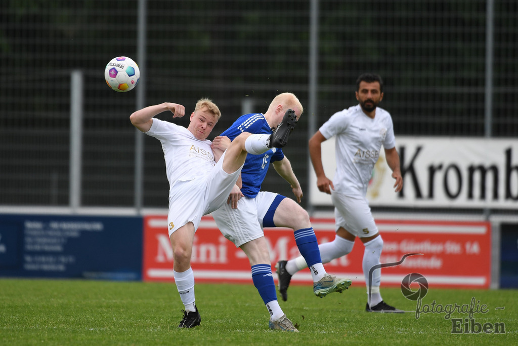 1. FC Nordenham-SV GOTANO | Kreispokal Finale Jade-Weser-Hunte 1. Mannschaften; 1.FC Nordenham (weiß)-SV GOTANO (blau) am 15.06.2025 in Rastede (Sportanlage Köttersweg), Photo: Philip Eiben 2025 - Realisiert mit Pictrs.com