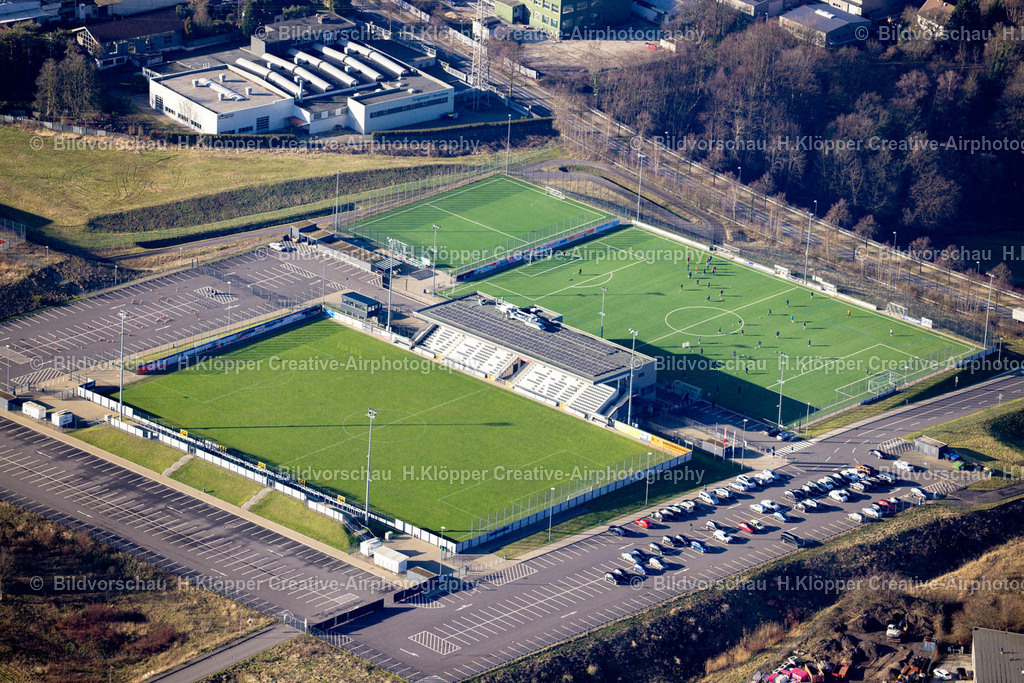 Luftbild Velbert-8648 | Luftbildfotografie Fußballstadion und Nebenplatz des SSVG Velbert 02 an der Industriestraße in Velbert im Bundesland Nordrhein-Westfalen, Deutschland. - Realisiert mit Pictrs.com