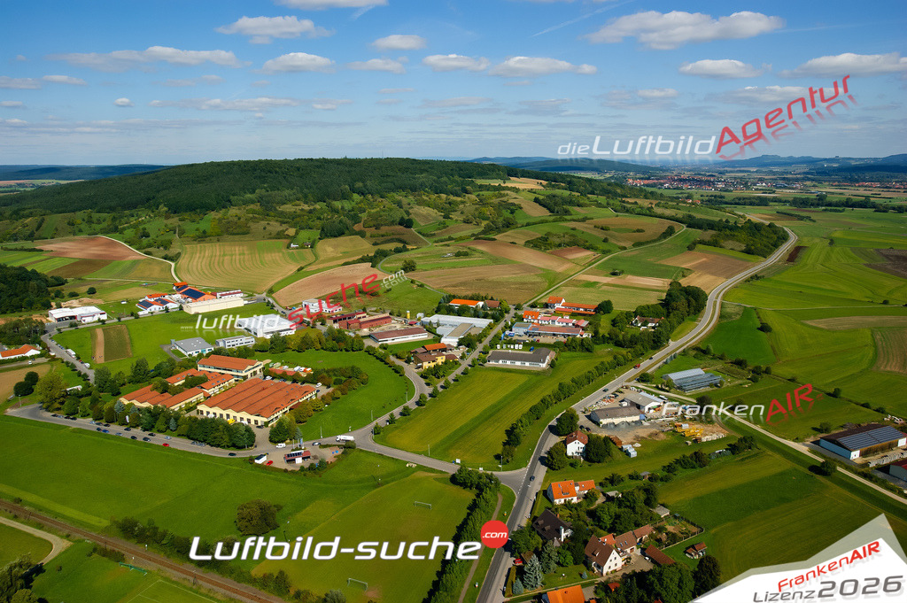 Die Luftaufnahme der Stadt Baunach wurde vom UL-Flugzeug heraus erstellt ( keine Drohne )- hohe Auflösung für beste Qualität