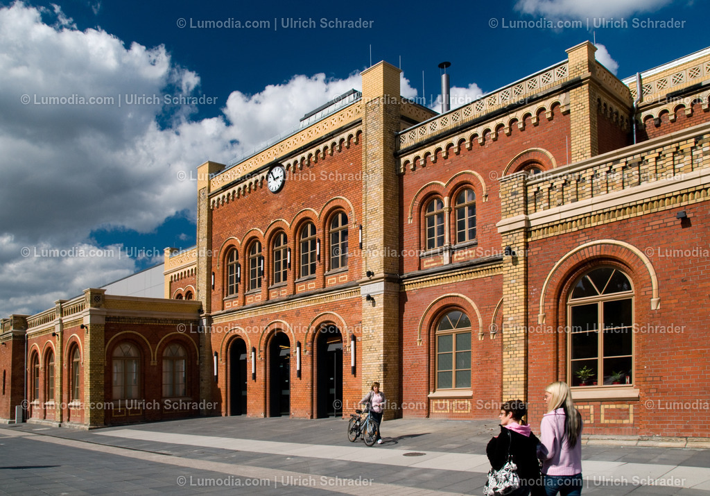 00491-1344 - Bahnhof Halberstadt | Stockfoto und Bilderpool mit Bildmaterial aus Deutschland, dem Harz, Halberstadt, Quedlinburg, Wernigerode und weltweit. Qualitativ hochwertige und professionelle Fotos anschauen und kaufen. - Realisiert mit Pictrs.com