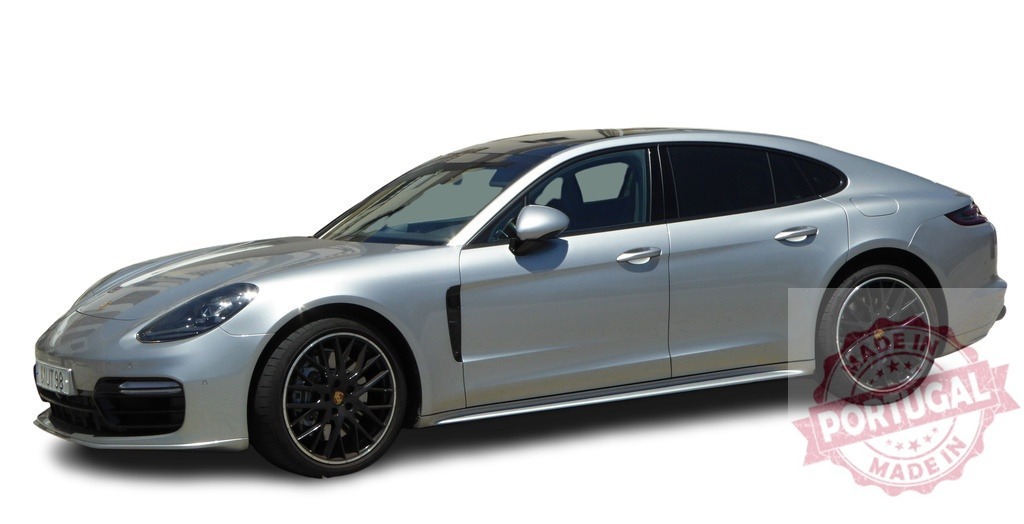 Silver Porsche Panamera parking on white background | Modern silver Porsche Panamera with black rims parked on a white background - Realisiert mit Pictrs.com