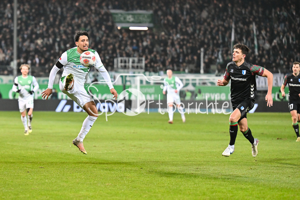 SpVgg Greuther Fürth - 1. FC Magdeburg | FUERTH, GERMANY - 06. FEBRUARY: Im Duell Sayfallah LTAIEF (SpVgg Greuther Fürth 47) und Tobias MÜLLER (1. FC Magdeburg 5) während dem Match zwischen der SpVgg Greuther Fürth und dem 1. FC Magdeburg am 21. Spieltag der 2. Bundesliga im Sportpark Ronhof Thomas Sommer