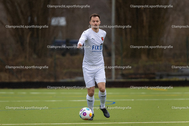 Fußball I Herren I Saison 2025-2026 I Landesfreundschaftsspiel I SC Rönnau - SSG Rot-Schwarz Kiel 020 | Justus Kiewald (4, SSG Rot-Schwarz Kiel) - Realisiert mit Pictrs.com